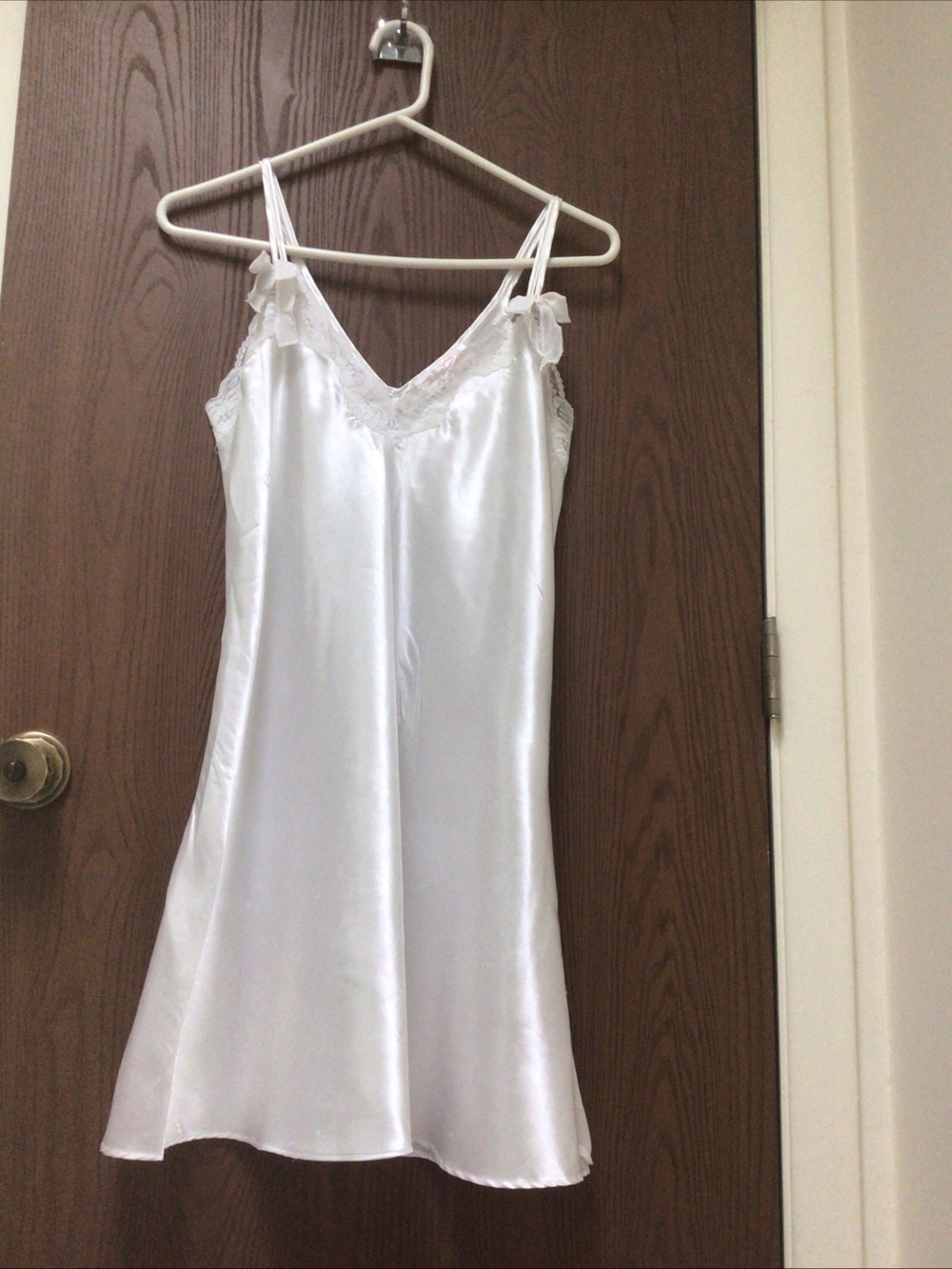 Oscar de la Renta White Satin Lace-Trim Slip nightgown, sz S